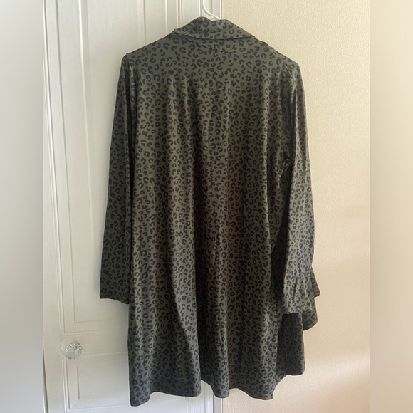 White birch cardigan army green and black animal print Large oversized length - Picture 2 of 4